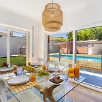 Whome Poolside Paradise, Your Dream Retreat In With S-pool, Gym And Parking Σπίτι διακοπών Κασκαΐς