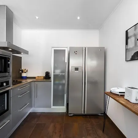 Whome Poolside Paradise, Your Dream Retreat In With S-pool, Gym And Parking