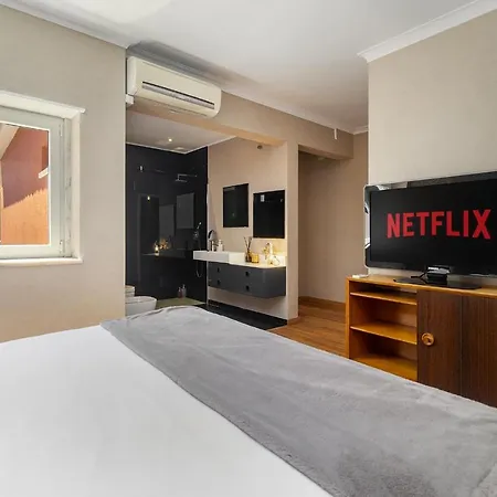 Whome Poolside Paradise, Your Dream Retreat In With S-pool, Gym And Parking 度假居 卡斯凯什