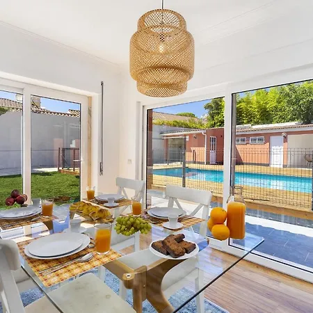 Whome Poolside Paradise, Your Dream Retreat In With S-pool, Gym And Parking 度假居 卡斯凯什