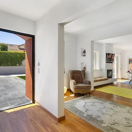 Whome Poolside Paradise, Your Dream Retreat In With S-pool, Gym And Parking