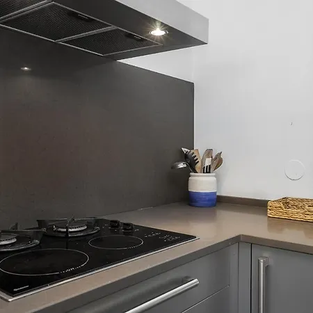 Whome Poolside Paradise, Your Dream Retreat In With S-pool, Gym And Parking