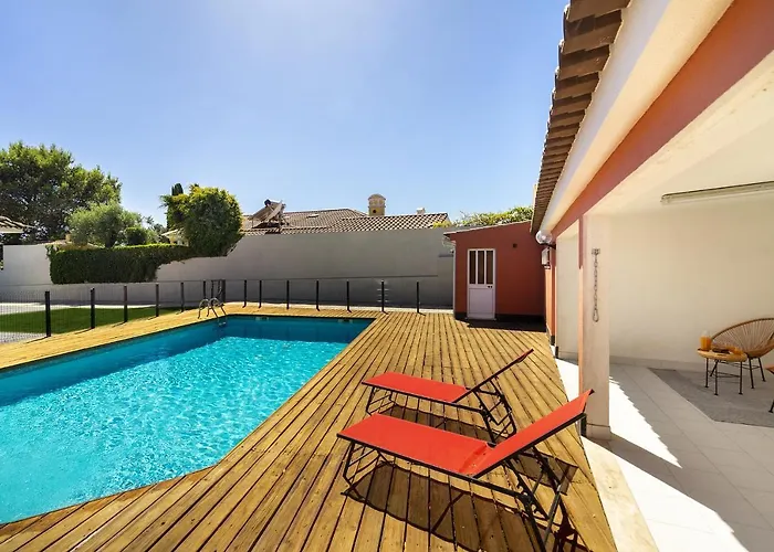 Whome Poolside Paradise, Your Dream Retreat In With S-pool, Gym And Parking Ferienhaus