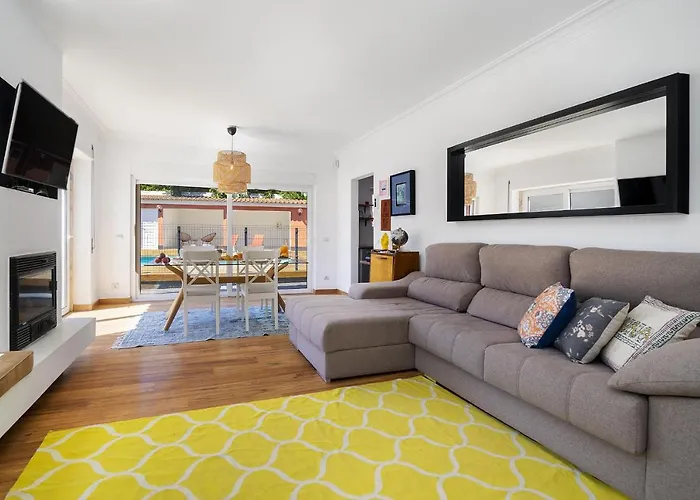Ferienhaus Whome Poolside Paradise, Your Dream Retreat In With S-pool, Gym And Parking Cascais