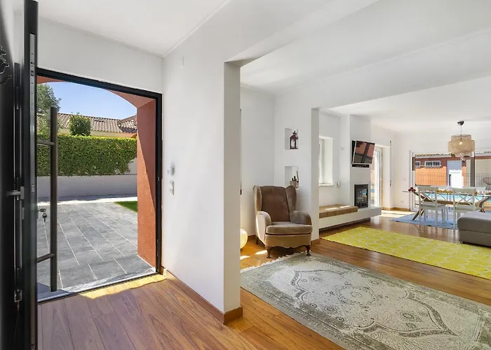 Whome Poolside Paradise, Your Dream Retreat In With S-pool, Gym And Parking